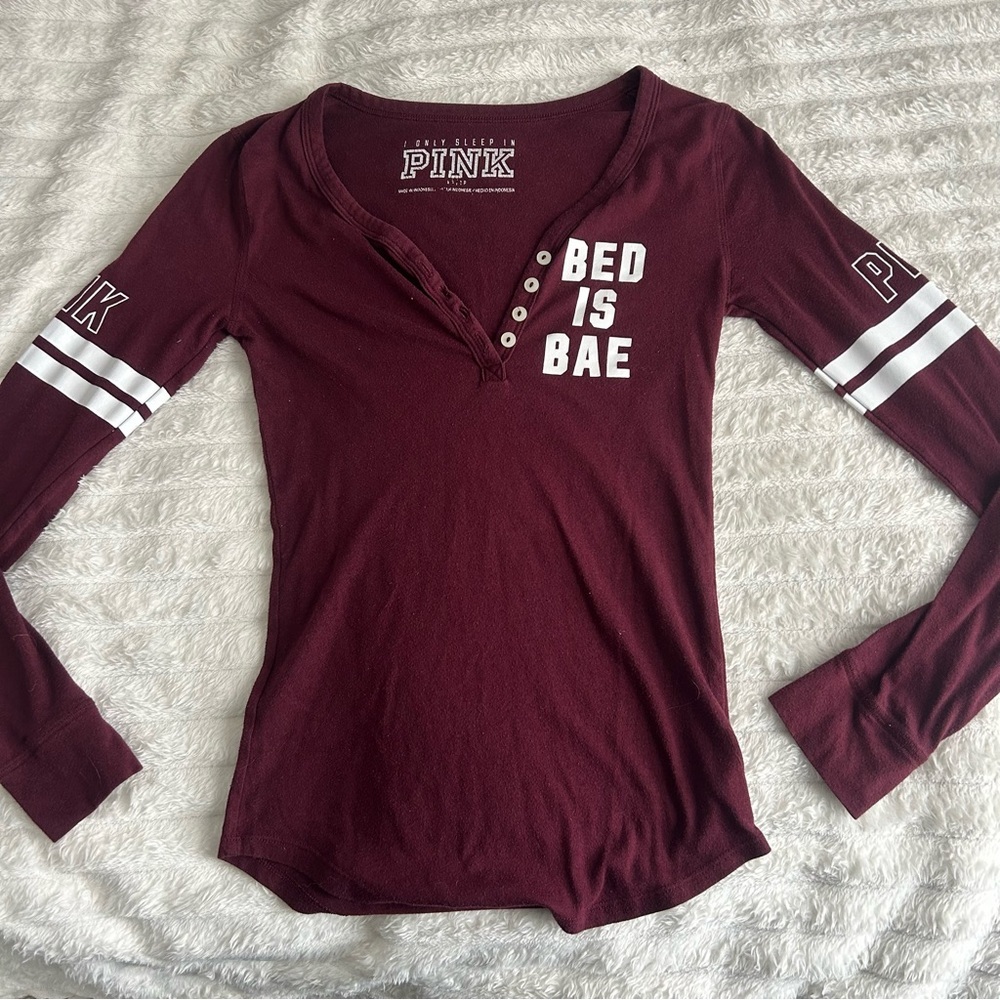 Retro Womens XSPINK Sleepwear Maroon Long Sleeve Henley Top with White Lettering